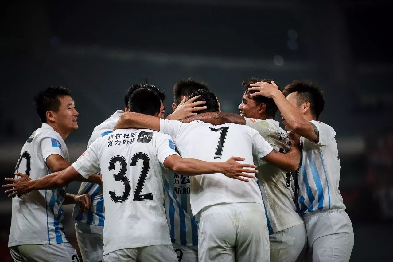 乐鱼平台 -里程碑夜!马赛更衣室发声,亚冠今夜刷纪录,气氛紧张,团队化学反应显著