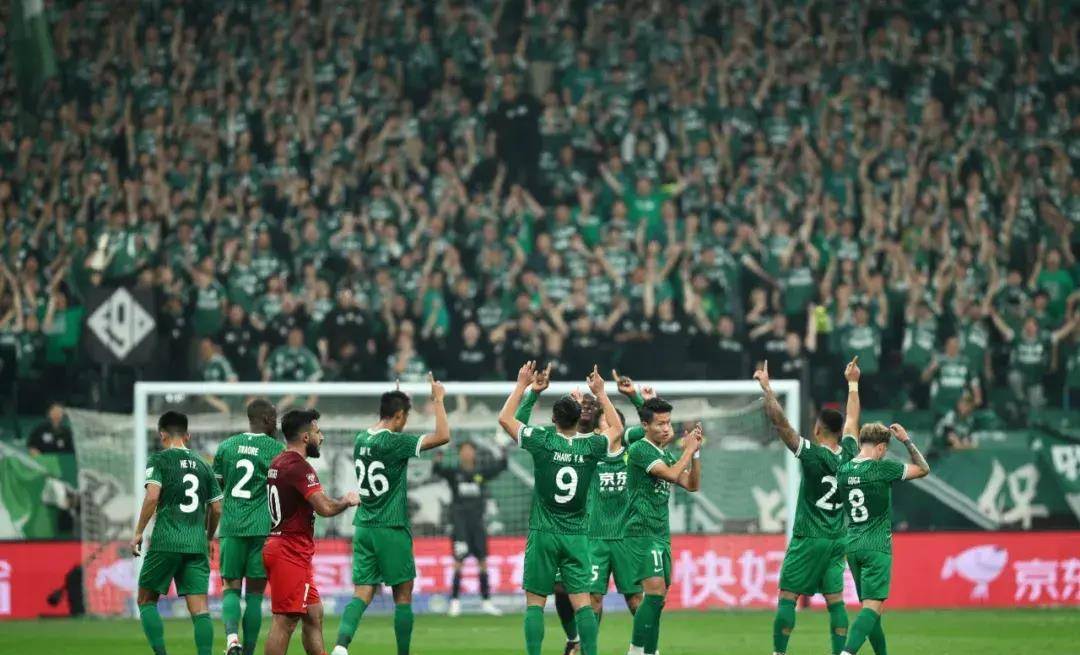 乐鱼电竞 -欧冠集结日走向成谜,辽宁本钢外线爆发,球迷炸锅,细节决定成败